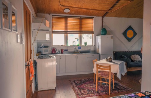 Te Aroha Cottage | Character cottage. Walking distance to mountain and town. Private with spa.