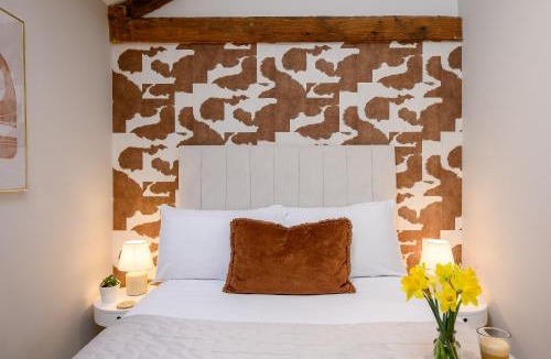 Harrogate House | Character filled Courtyard Escape