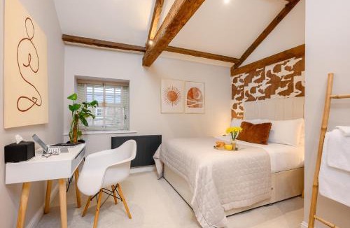 Harrogate House | Character filled Courtyard Escape