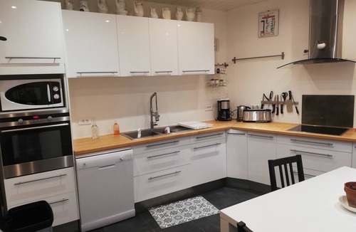 Blaye House | Character house, 3 bedrooms, 3 bathrooms, large living room, wood burning stove