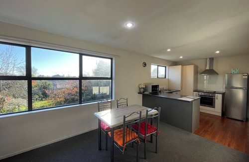 Edgeware House | Character, quiet & new, near CBD: CNZhouse
