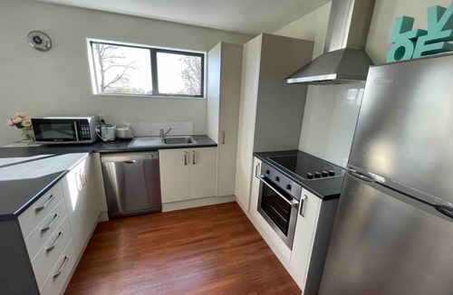 Edgeware House | Character, quiet & new, near CBD: CNZhouse