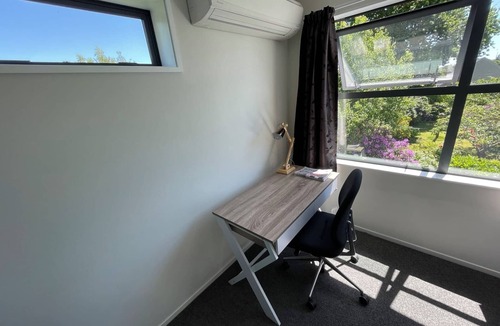 Edgeware House | Character, quiet & new, near CBD: CNZhouse