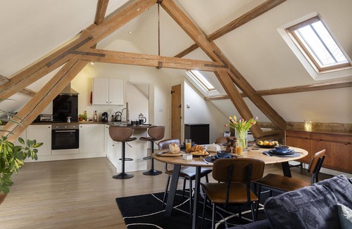 Sibford Gower Apartment | Characterful and spacious dog friendly holiday cottage in the Cotswolds- The Granary at Oriel Farm