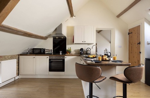 Sibford Gower Apartment | Characterful and spacious dog friendly holiday cottage in the Cotswolds- The Granary at Oriel Farm