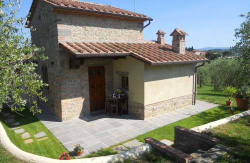 Foiano della Chiana Villa | Characteristic small stone house ideal for couples for a romantic holiday. Air conditioning, Wi-Fi a
