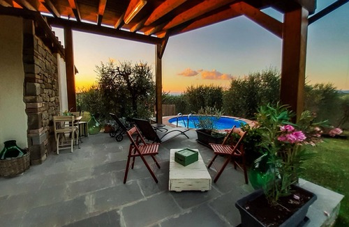 Foiano della Chiana Villa | Characteristic small stone house ideal for couples for a romantic holiday. Air conditioning, Wi-Fi a