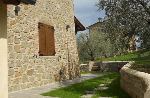 Foiano della Chiana Villa | Characteristic small stone house ideal for couples for a romantic holiday. Air conditioning, Wi-Fi a
