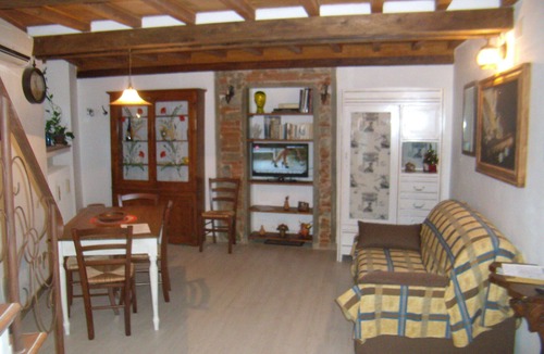 San Frediano Apartment | Characteristic Apartment Old Florence (tourist tax €. 6 x day x person included)