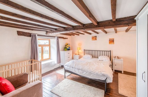 Cherain House | Characteristic holiday home with balcony