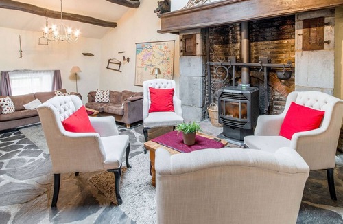 Cherain House | Characteristic holiday home with balcony