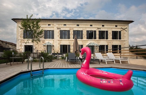 Saint-Aigulin House | Charentaise and atypical farmhouse feet in the water - 15 people