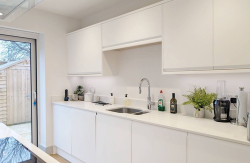 Petersfield Cottage | Charles Street - Petersfield - a town house that sleeps 4 guests in 2 bedrooms