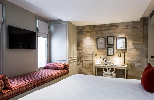 Arsenal Hotel | Charles V