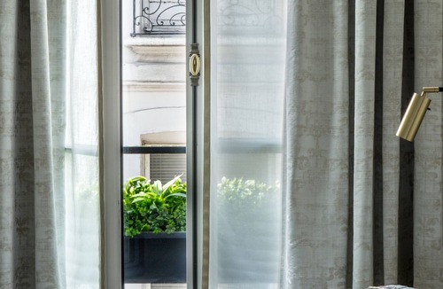 Arsenal Hotel | Charles V