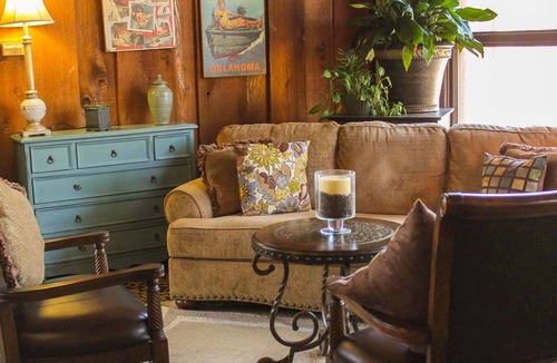 Broken Bow Hotel | Charles Wesley Motor Lodge