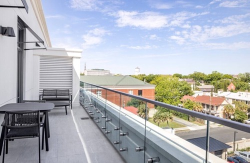 Ansonborough Condo | Charleston | Couples Historic Retreat | Gym + Downtown
