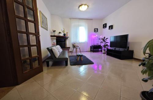 Arezzo Apartment | Charlie's Home Arezzo-Appartamento-B&B Arezzo con Parcheggio privato- Arezzo Città del Natale 2023 - Centro Arezzo Fiere e Congressi- Mercatini Natale Arezzo Casa di Babbo Natale e Villaggio Tirolese 2023