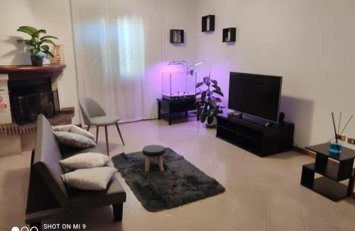 Arezzo Apartment | Charlie's Home Arezzo-Appartamento-B&B Arezzo con Parcheggio privato- Arezzo Città del Natale 2023 - Centro Arezzo Fiere e Congressi- Mercatini Natale Arezzo Casa di Babbo Natale e Villaggio Tirolese 2023