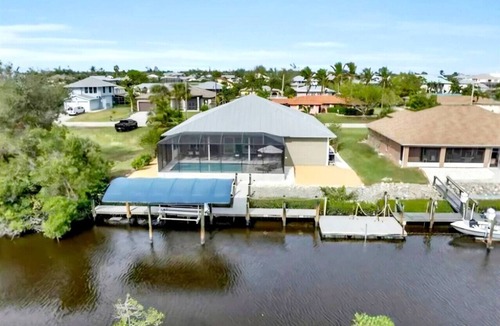 Pine Island Center House | Charlie`s of Bokeelia