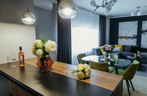 Oradea Apartment | Charlotte Apartment - 2Bedrooms w Parking near Nymphaea