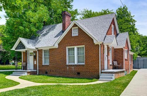 Wesley Heights House | Charlotte Duplex Close to Uptown and Sports