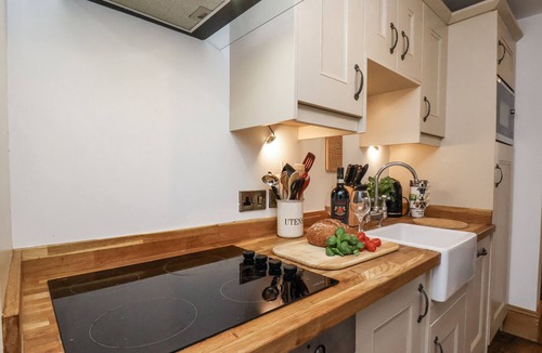 West Cliff Cottage | CHARLOTTE HOUSE, pet friendly, character holiday cottage in Whitby
