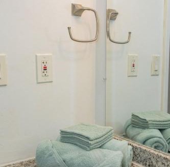 Sheffield Park House | Charlotte Studio Apartment Near Uptown & Minutes to Hospital, Free Wi-Fi, Coffee & Gym