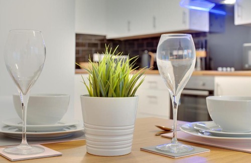 Newcastle-upon-Tyne Apartment | Charltons Bonds Apartments 1A by Week2Week