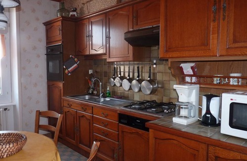 Bannalec House | Charm and tranquility, 15 km from the sea, large enclosed park, Wifi,3* hotel