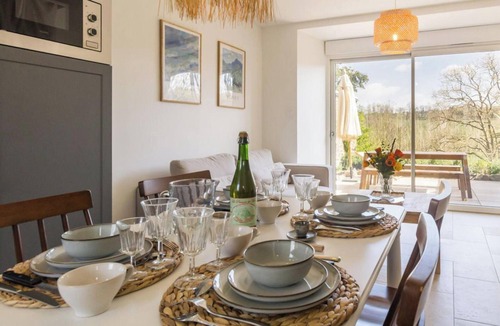 Saint-Aubin-de-Terregatte Cottage | Charming house, pets welcome, parking - 4 guests