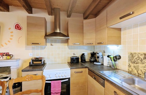 Saint-Hilaire-sur-Benaize Cottage | Charming Countryside Retreat: Cozy 1BR Cottage with Private Courtyard and Bike Trails Nearby