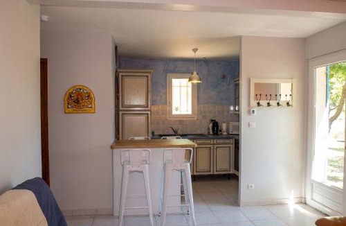 Saint-Hippolyte-le-Graveyron House | Charmante maison avec piscine à Saint-Hippolyte-le-Graveyron 46 m² !