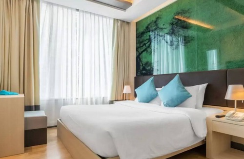Sukhumvit Apartment | Charming Sky Bay Suite near BTS Phrakanong 简约迷人房近轻轨站 U7
