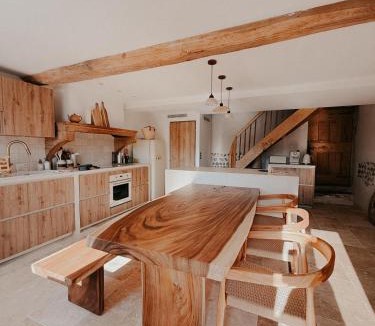 Saint-Georges-d'Esperanche House | Charmante maison en pierres, séjour à la ferme