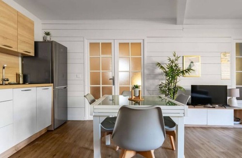 Quartier de France Apartment | Charmant 3 pièces centre refait à neuf avec jardin