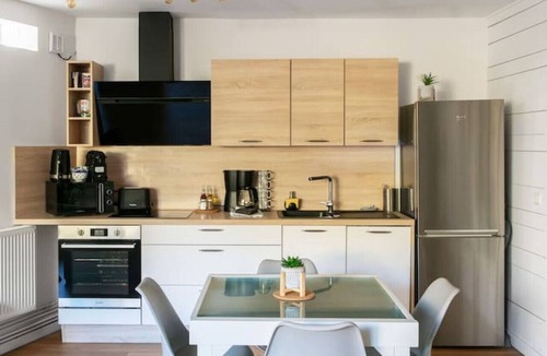 Quartier de France Apartment | Charmant 3 pièces centre refait à neuf avec jardin
