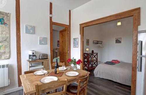 Saint-Genest-Lerpt House | Charmant appartement avec terrasse lumineuse à St-Etienne - FR-1-496-287