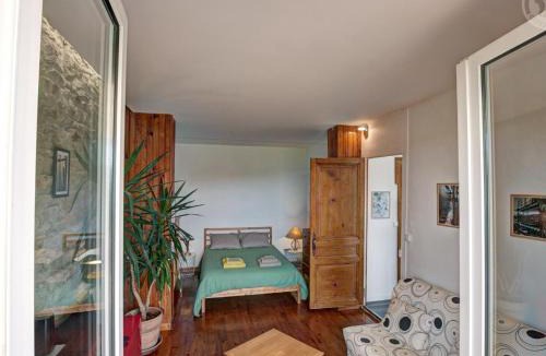 Saint-Genest-Lerpt House | Charmant appartement avec terrasse lumineuse à St-Etienne - FR-1-496-287