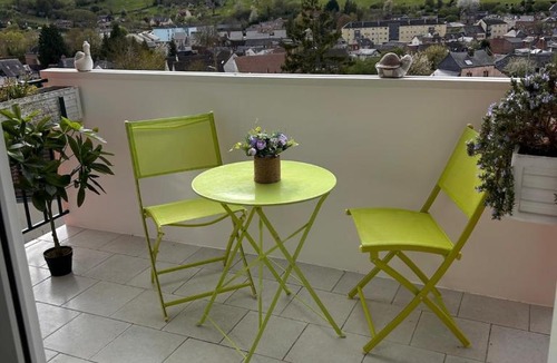 Vimoutiers Apartment | Charmant Appartement avec vue sur la ville de Vimoutiers