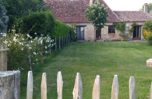 Cause-de-Clerans House | Charmante Maison de Campagne avec Jardin Clôturé, Cheminée et Wi-Fi Proche de la Dordogne - FR-1-616-150