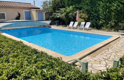 Tarascon Apartment | CHARMANT LOGEMENT AVEC PISCINE EN PROVENCE au premier étage d une villa