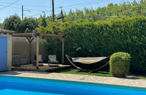 Tarascon Apartment | CHARMANT LOGEMENT AVEC PISCINE EN PROVENCE au premier étage d une villa