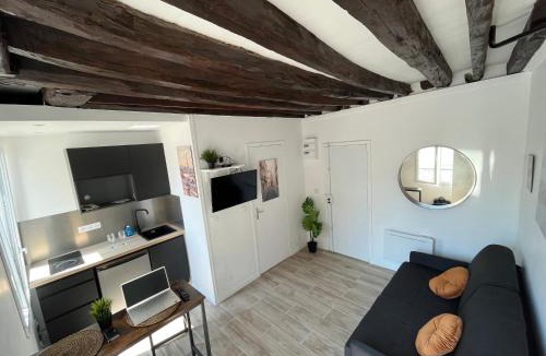 Porte-Saint-Martin Apartment | Charmant Studio au Cœur du Marais