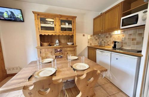 Praz-sur-Arly Apartment | Charmant Studio Cabine à Praz-Sur-Arly, Ideal Pour 4 avec Parking, Proche Village et Remontées - FR-1-603-17
