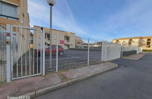 Marseillan Plage Apartment | Charmant Studio Cabine Mezzanine avec Terrasse et Piscine à Marseillan - 6 Couchages - FR-1-326-437