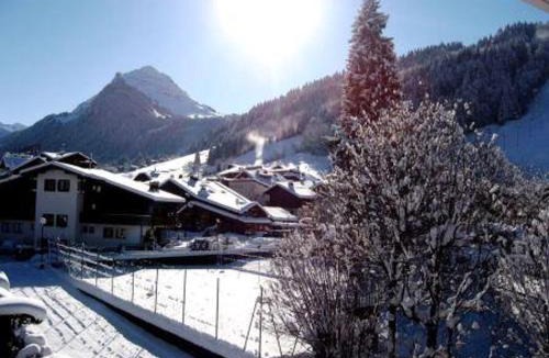 Morzine Apartment | Charmant studio central à Morzine avec balcon et cheminée - FR-1-524-69