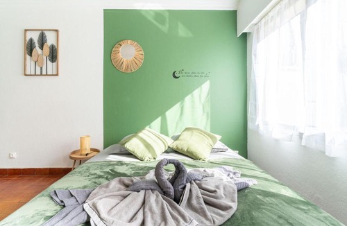 Saint-Cyr-l'Ecole Apartment | Charmant studio avec terrasse, Gare à 200m et parking gratuit