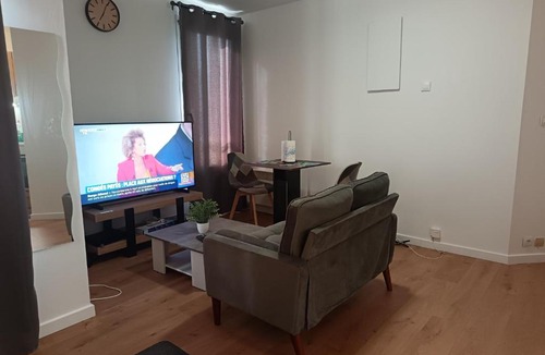 Plessis-le-Roi Apartment | Charmant Studio Savigny-Le-Temple Nandy