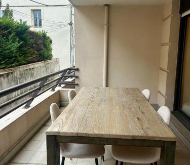Boutonnet Apartment | Charmant T2 avec grande terrasse - Tram à 50m - Centre 10mn à pied